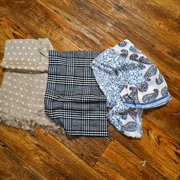 3 scarfs - Picture 1 of 2